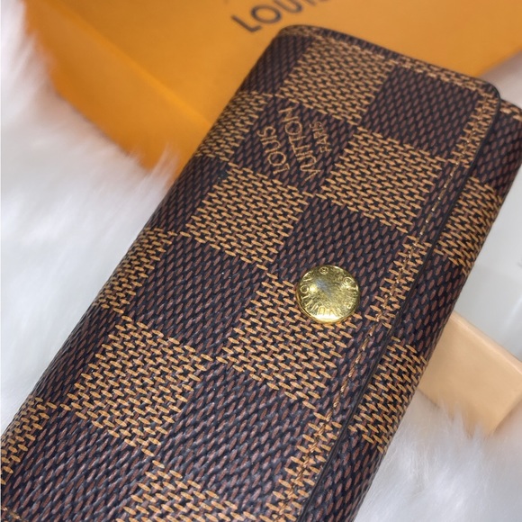 LOUIS VUITTON KEY HOLDER - Picture 6 of 11